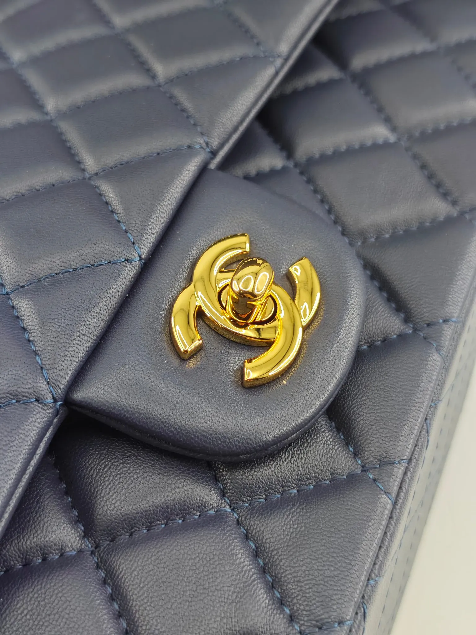 CHANEL Classic 11.12 Handbag Medium Lambskin A01112 - 图片 5