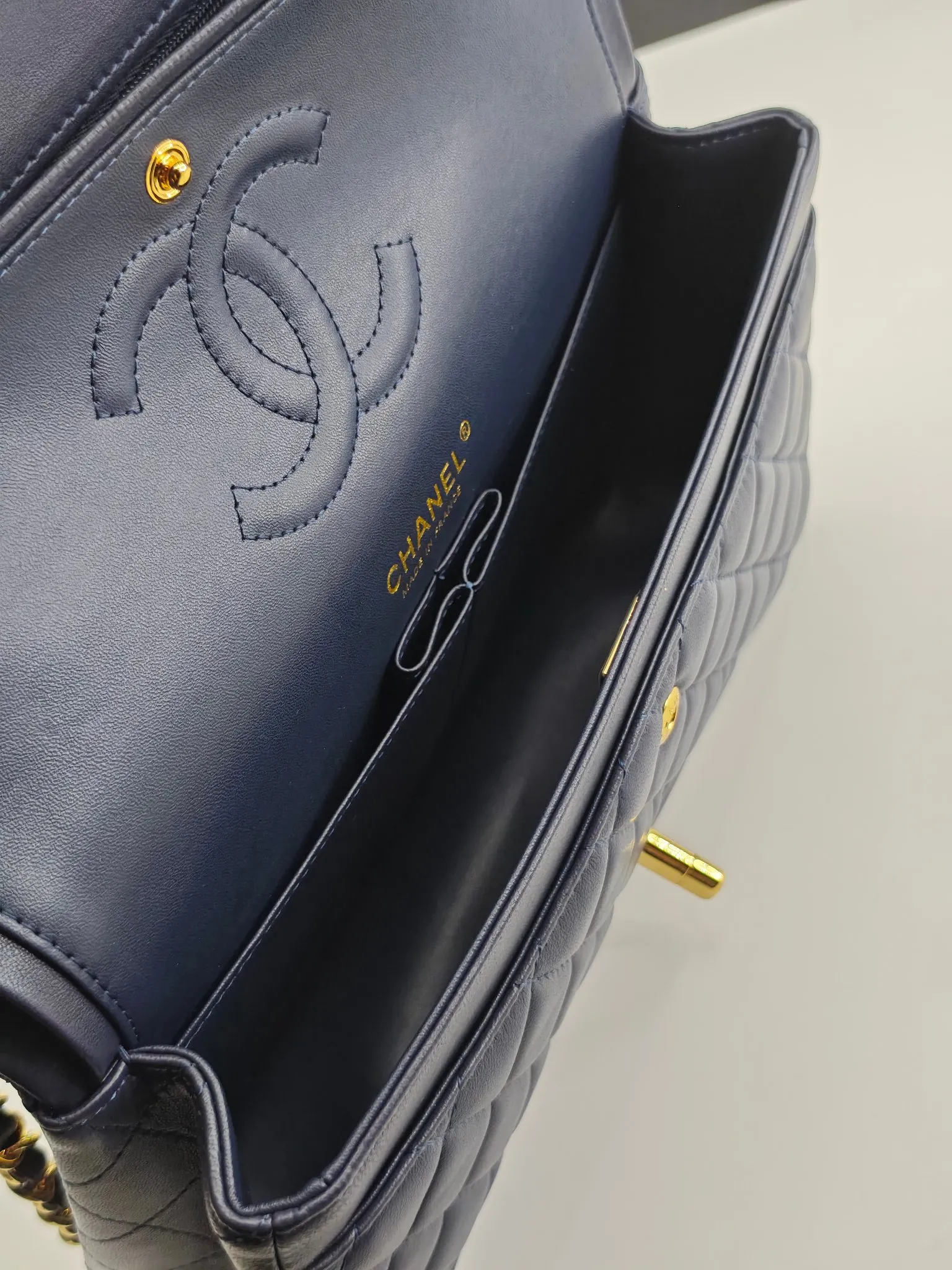CHANEL Classic 11.12 Handbag Medium Lambskin A01112 - 图片 10