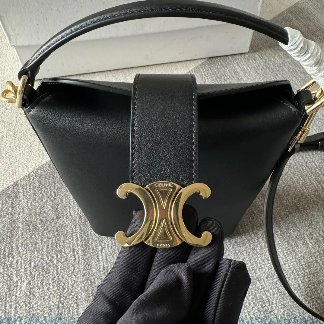 Celine Medium Bucket Louise In Smooth Calfskin 116613FX9.38NO - Image 6