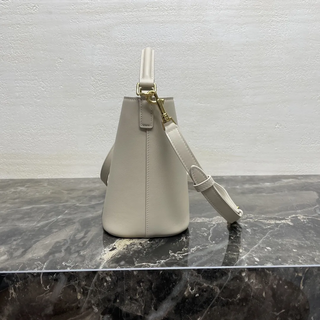 Celine Medium Bucket Louise In Smooth Calfskin 116613FX9.18GT - 图片 4