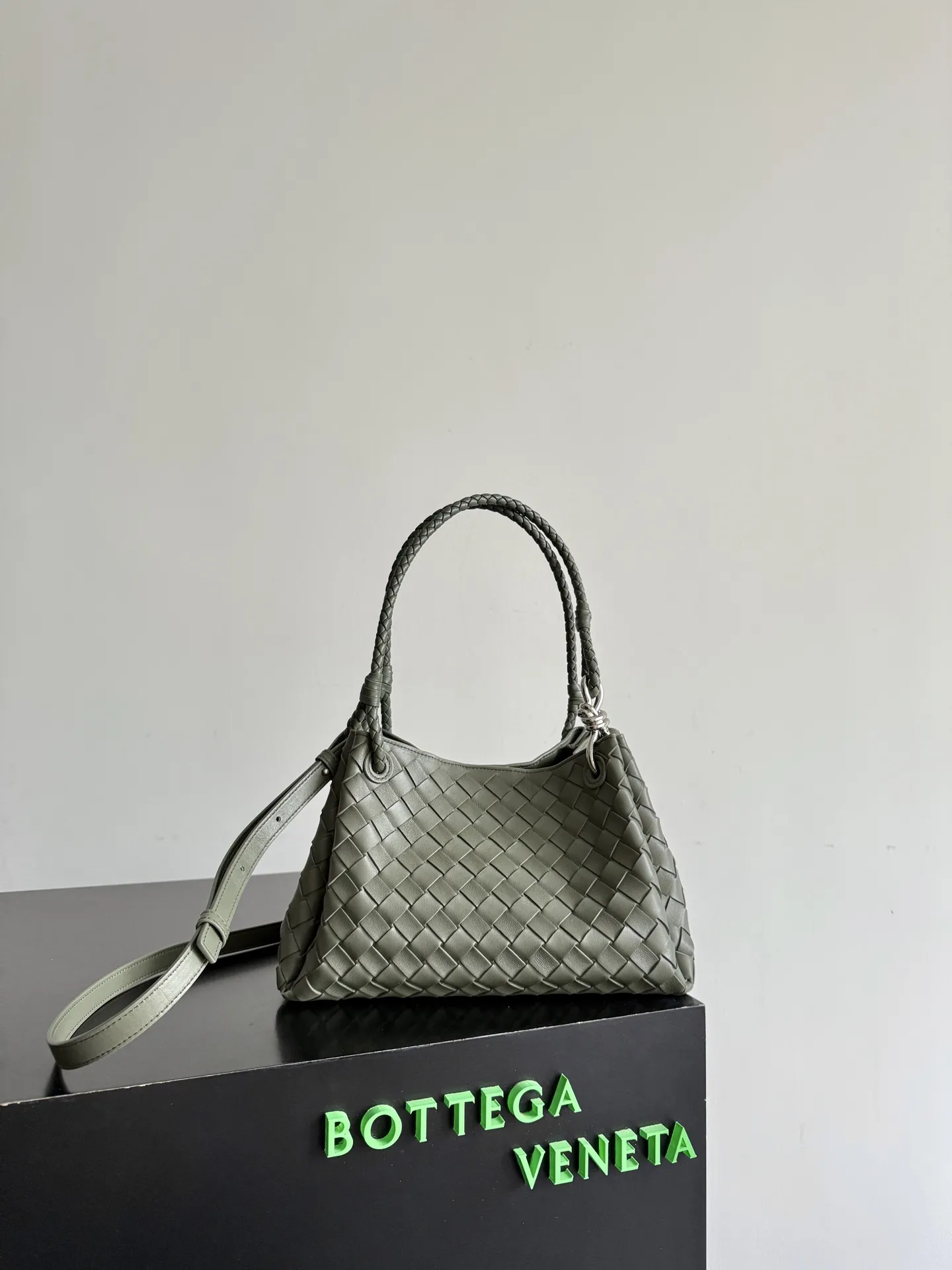 Alternative view of Bottega Veneta Parachute 835921