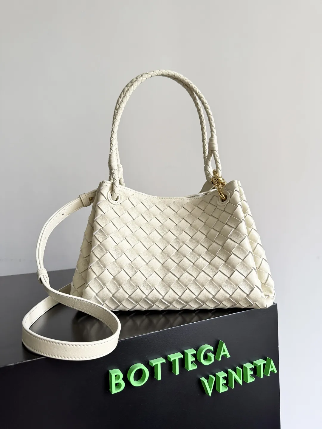 Alternative view of Bottega Veneta Parachute 835921