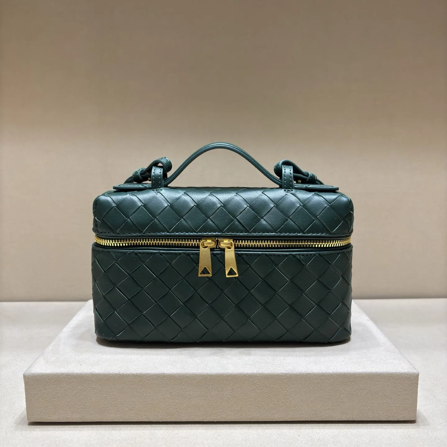Alternative view of Bottega Veneta Bang Bang 789109