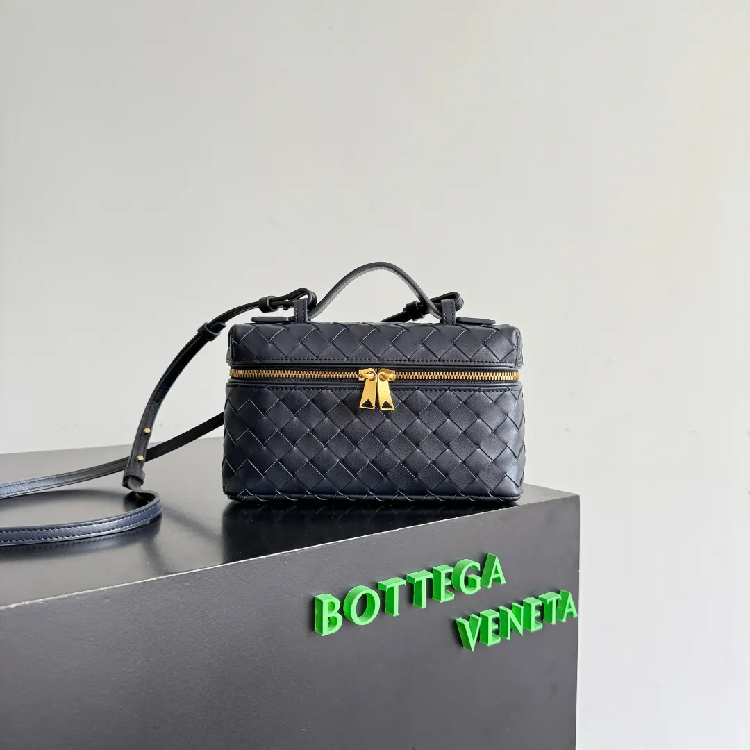 Alternative view of Bottega Veneta Bang Bang 789109