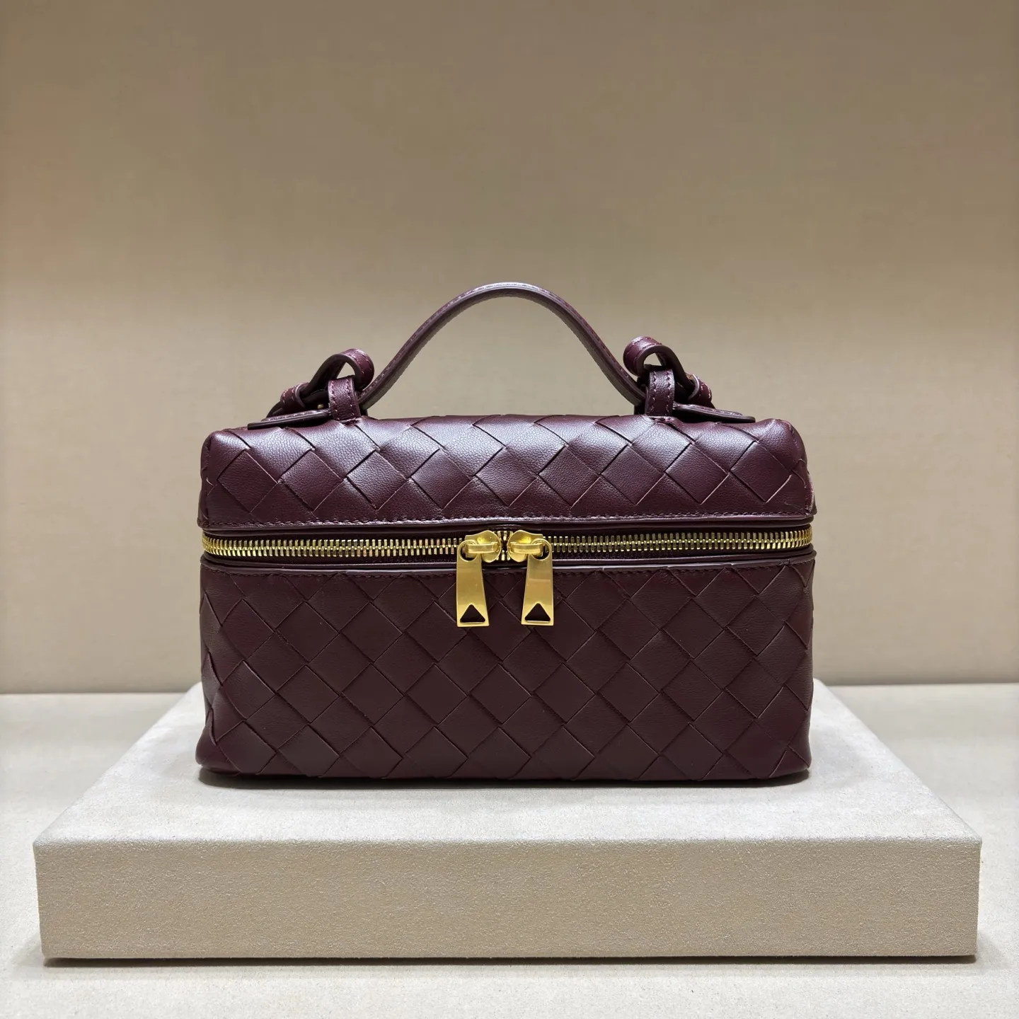 Alternative view of Bottega Veneta Bang Bang 789109