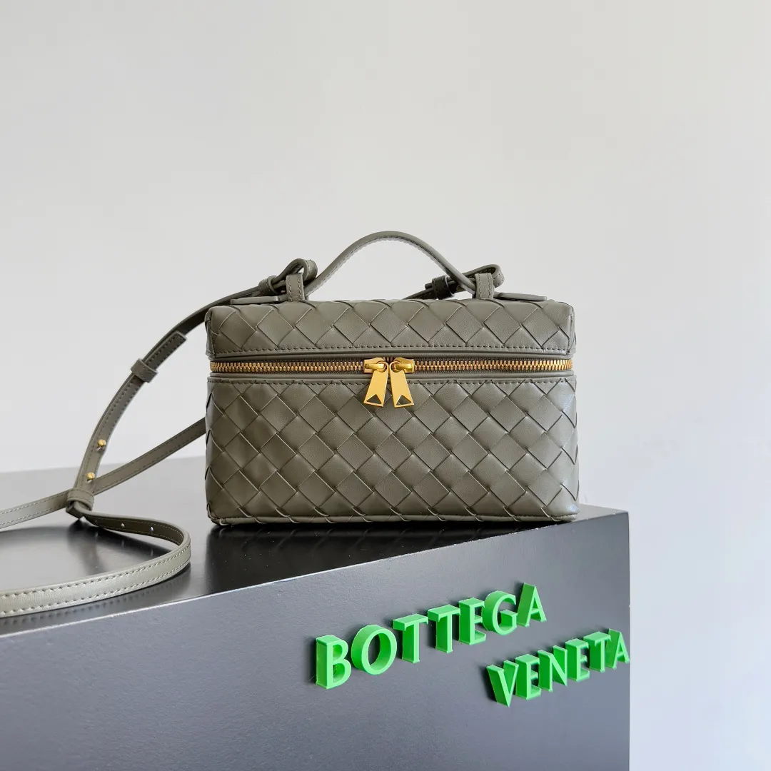 Alternative view of Bottega Veneta Bang Bang 789109