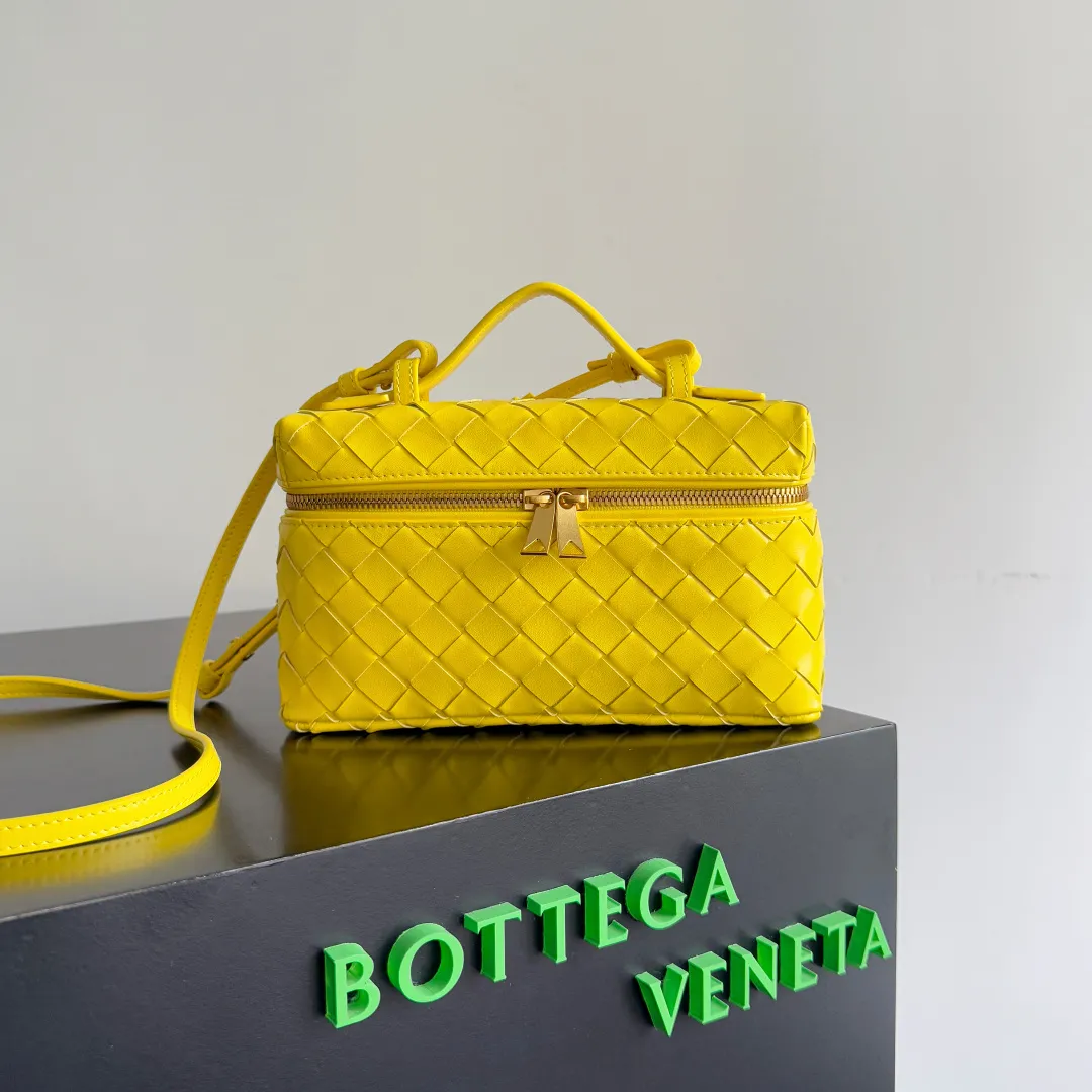 Alternative view of Bottega Veneta Bang Bang 789109