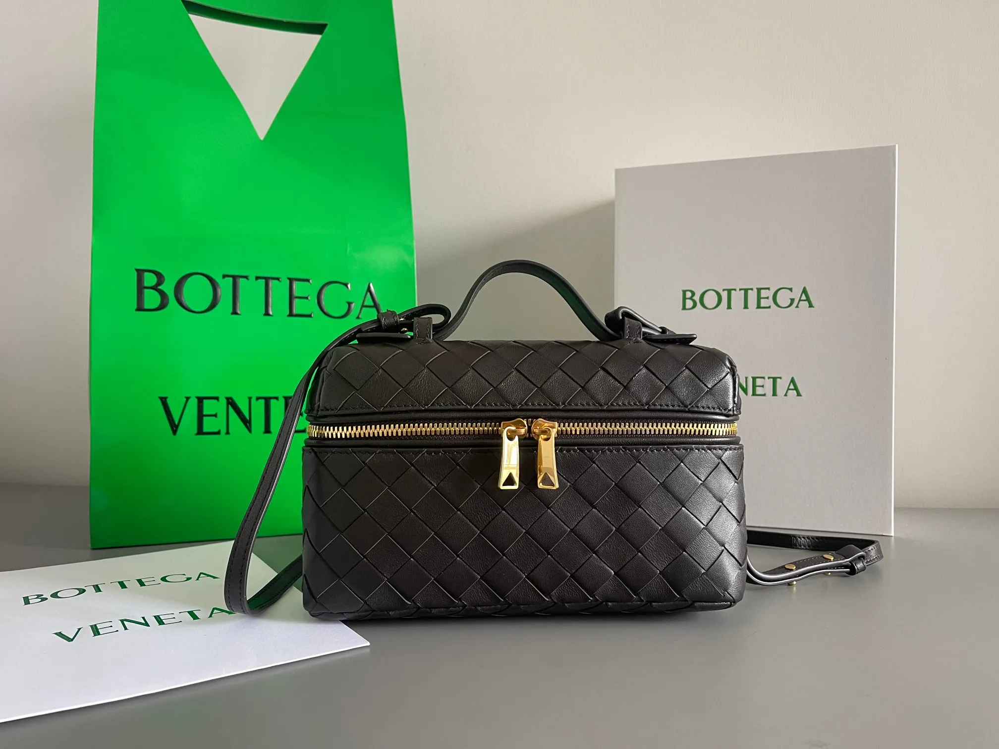 Alternative view of Bottega Veneta Bang Bang 789109