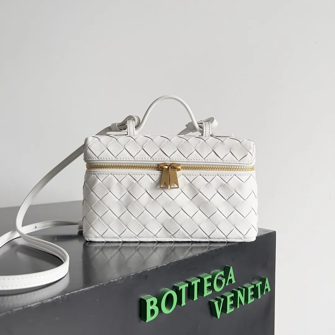Alternative view of Bottega Veneta Bang Bang 789109