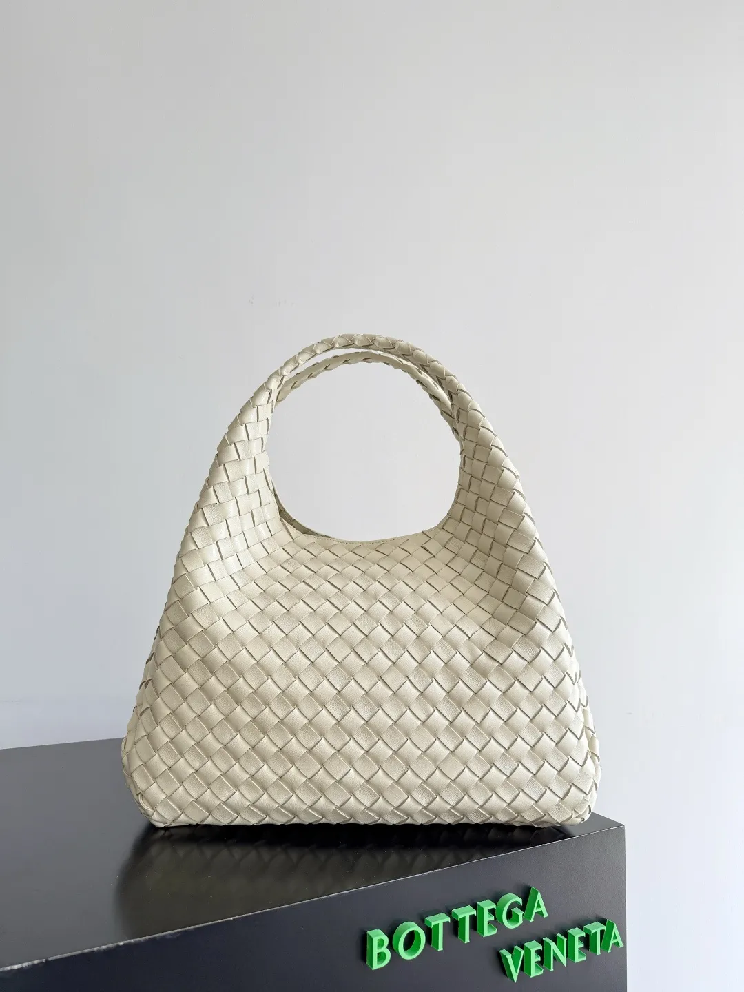 Alternative view of Bottega Veneta Campana shoulder bag 844249