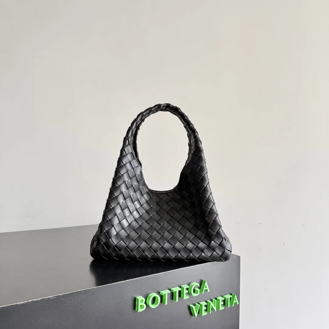 Alternative view of Bottega Veneta Campana Medium 844249