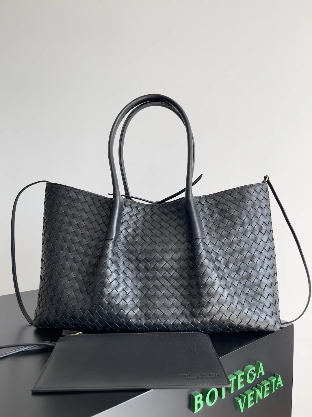 Alternative view of Bottega Veneta medium Pinacoteca  817166
