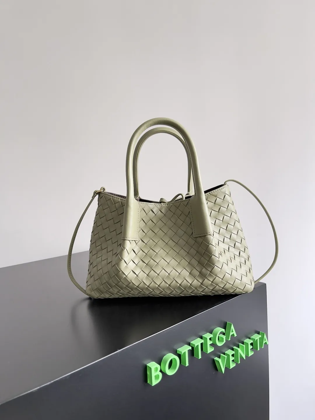 Alternative view of Bottega Veneta medium Pinacoteca  817166