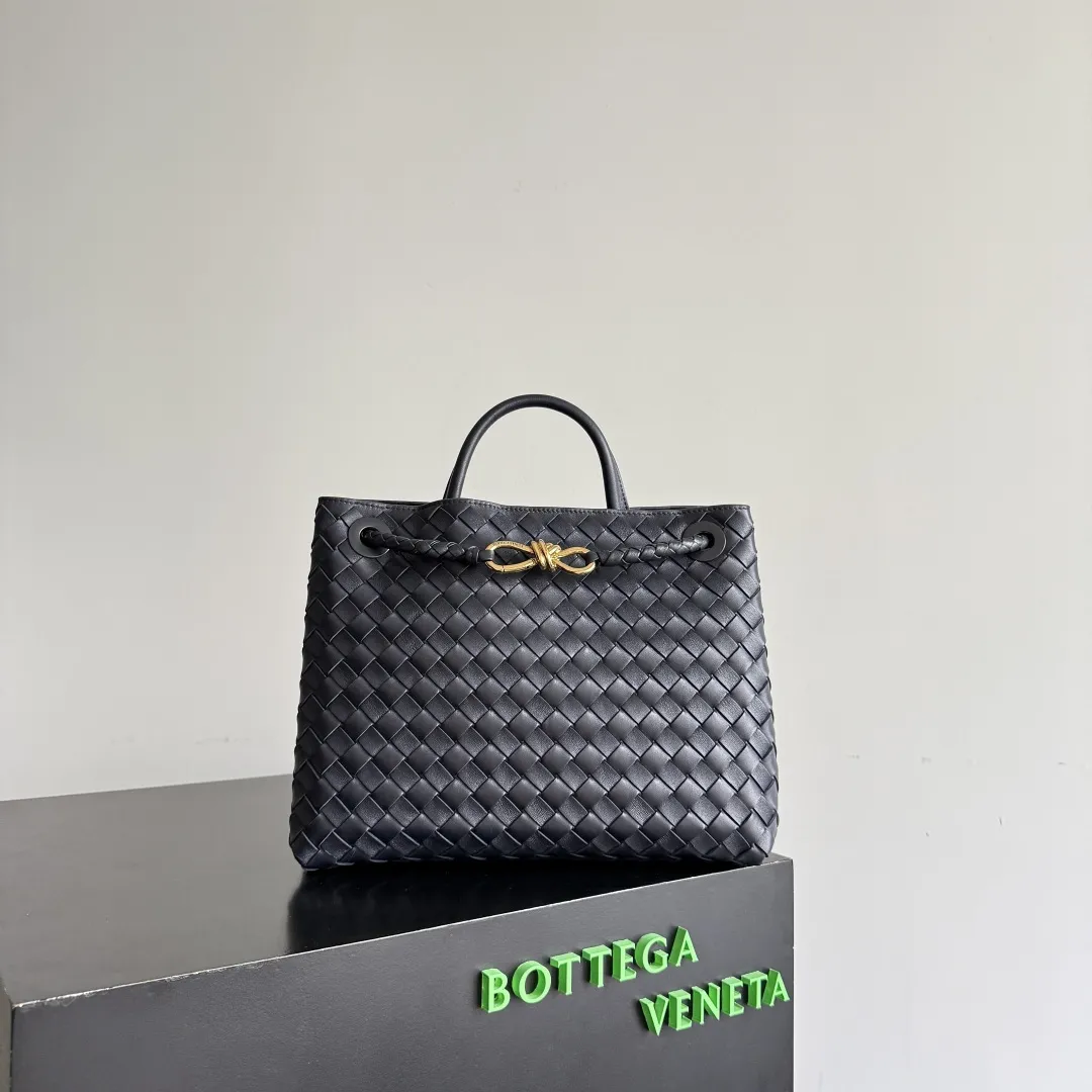 Alternative view of Bottega Veneta Small Andiamo Duke 766014