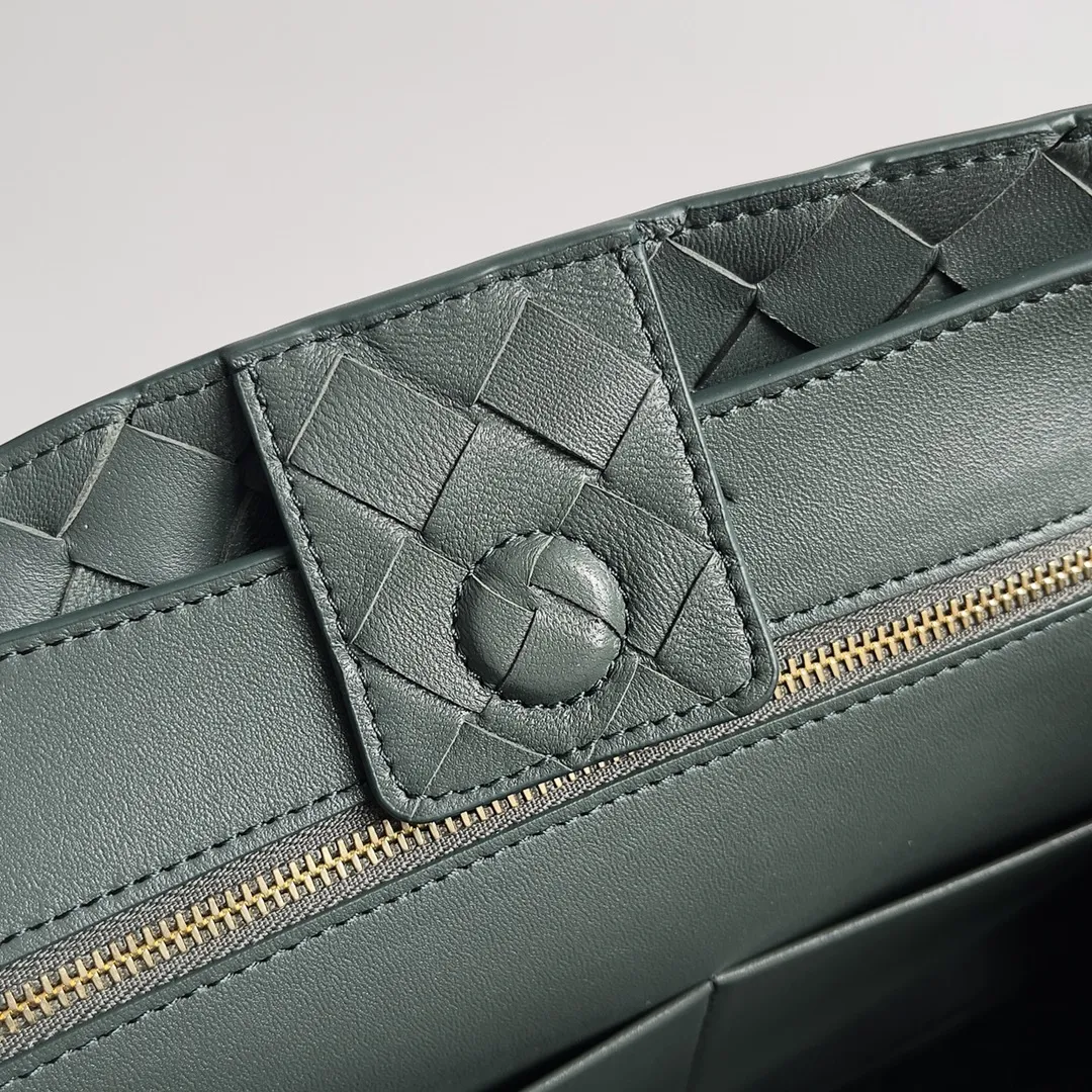 Bottega Veneta Small Andiamo Aloe 766014 - Image 8
