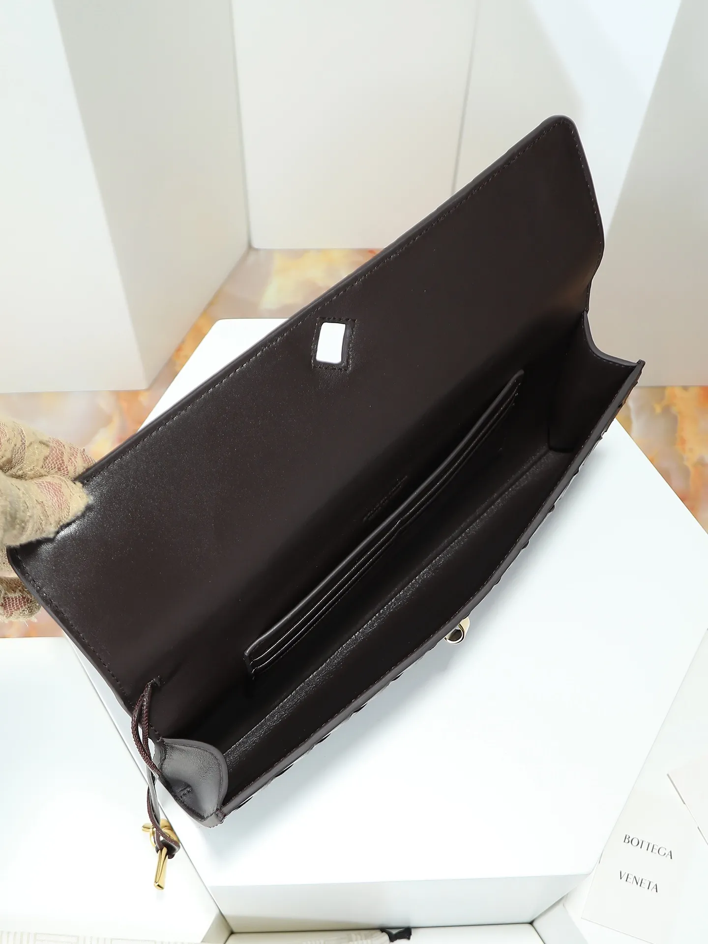 Bottega Veneta Andiamo Clutch Kaki 741511 - Image 10