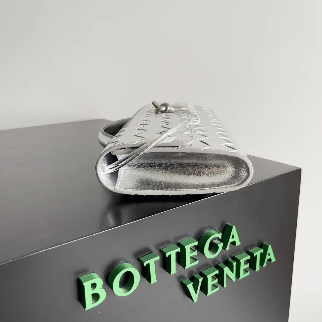 Bottega Veneta Andiamo Clutch Silver 741511 - 图片 3