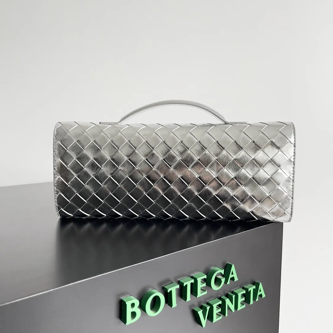 Bottega Veneta Andiamo Clutch Silver 741511 - 图片 4