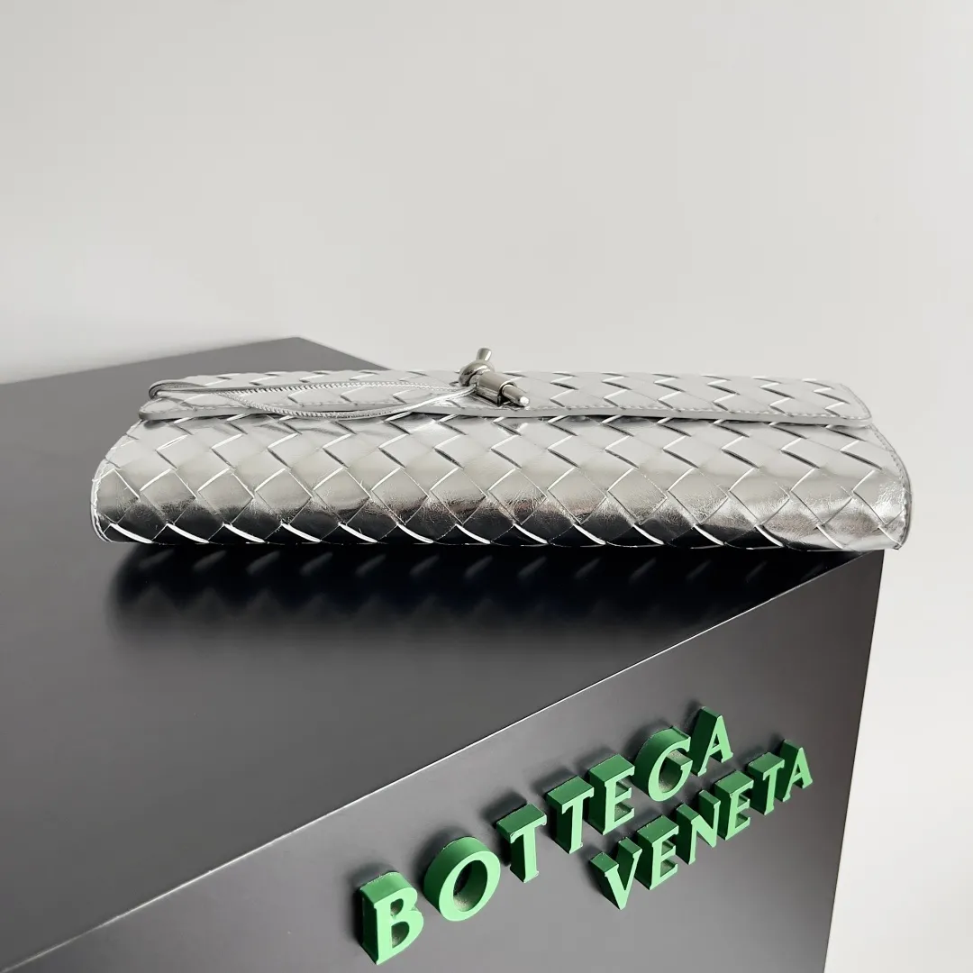 Bottega Veneta Andiamo Clutch Silver 741511 - 图片 5