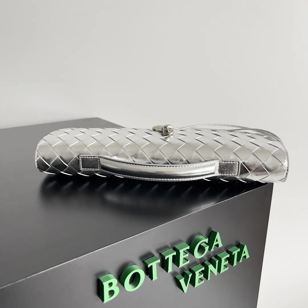 Bottega Veneta Andiamo Clutch Silver 741511 - 图片 6