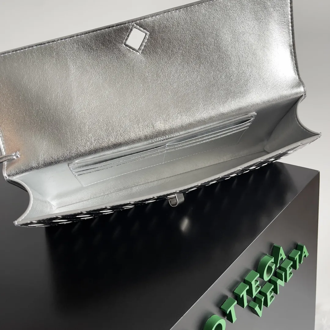 Bottega Veneta Andiamo Clutch Silver 741511 - 图片 10