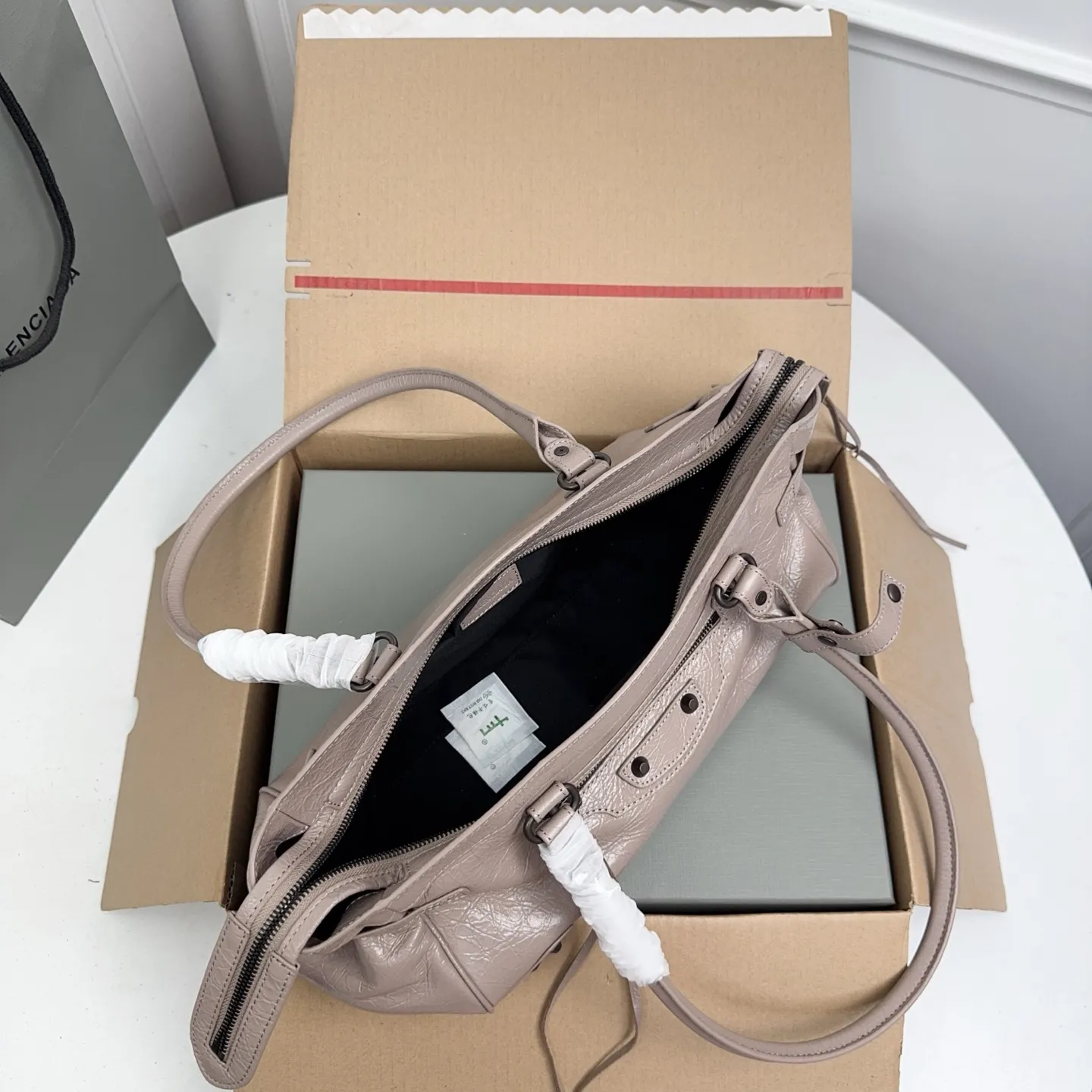 Balenciaga Women's Le City Bag East-west in Sesame 8457042 - 图片 9