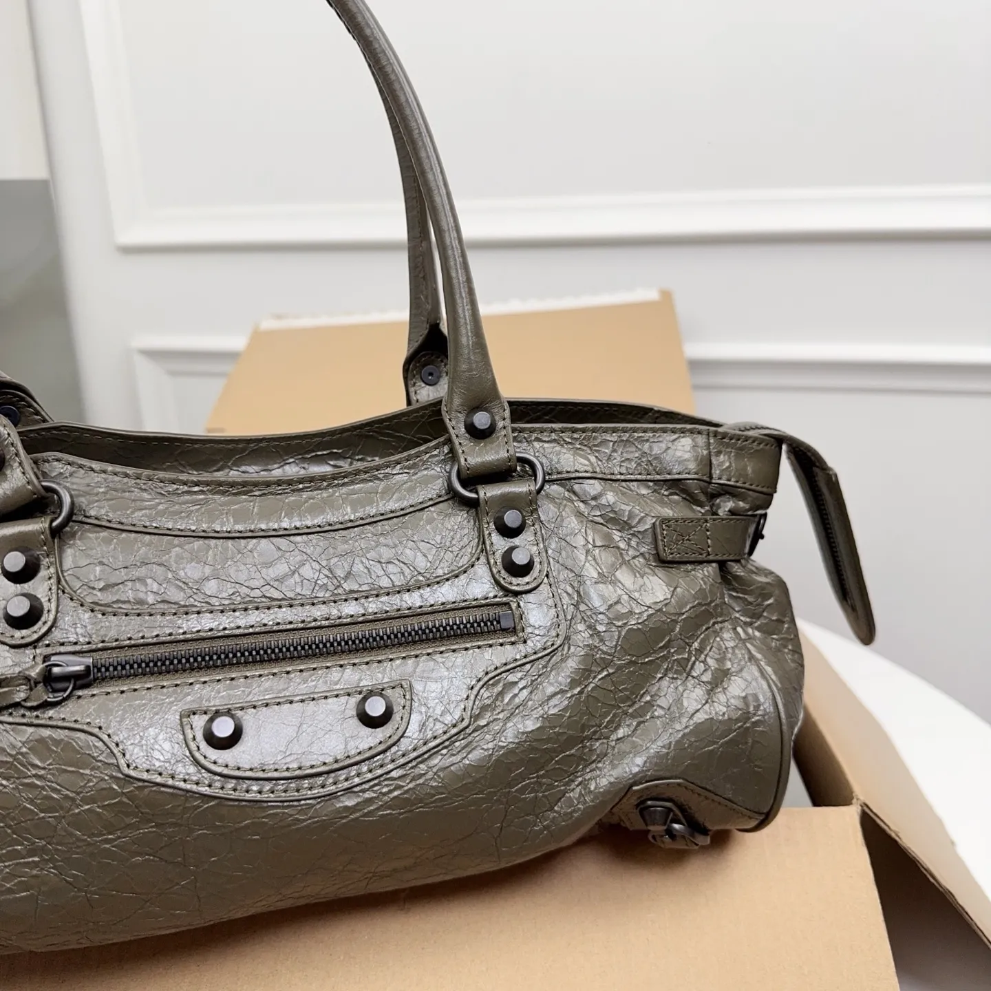 Balenciaga Women's Le City Bag East-west in Army Green 8457042 - 图片 5