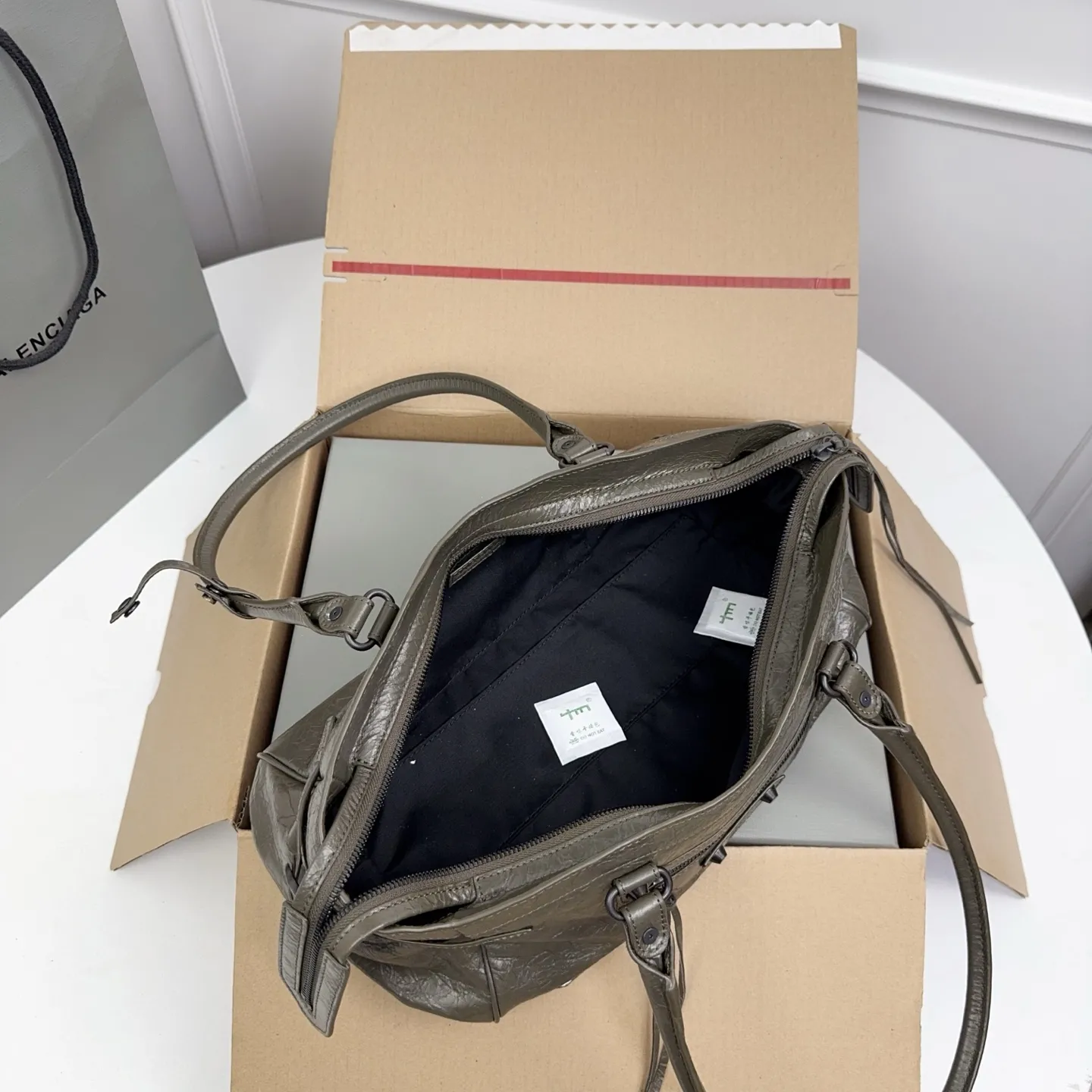 Balenciaga Women's Le City Bag East-west in Army Green 8457042 - 图片 9
