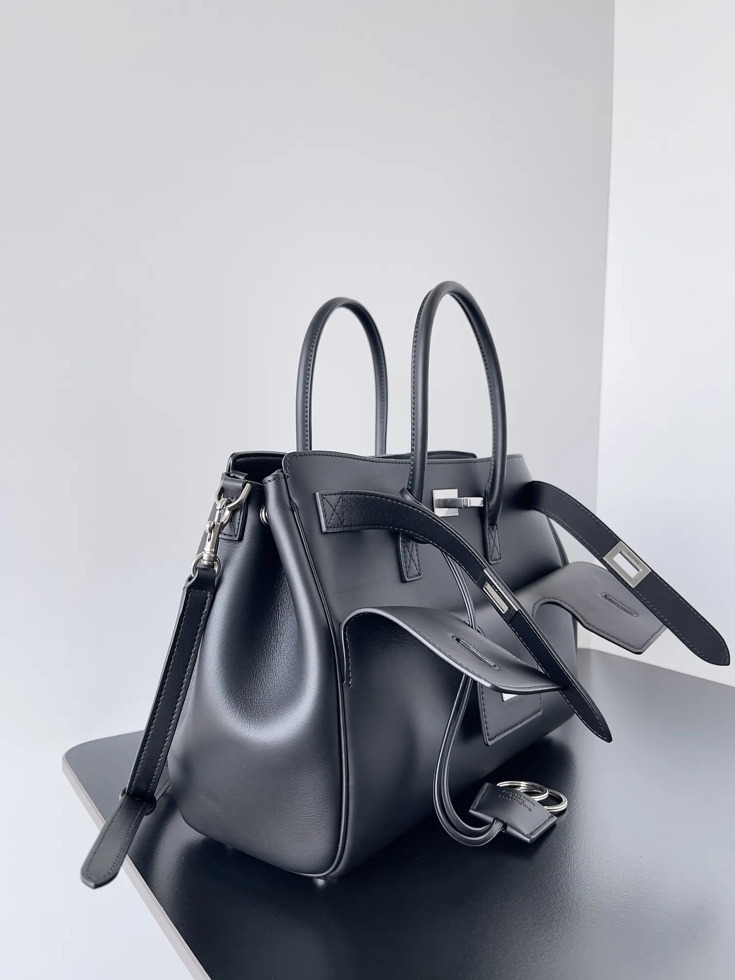 Balenciaga Women's Bel Air Carry All Bag Small in Black 812545 - Image 4