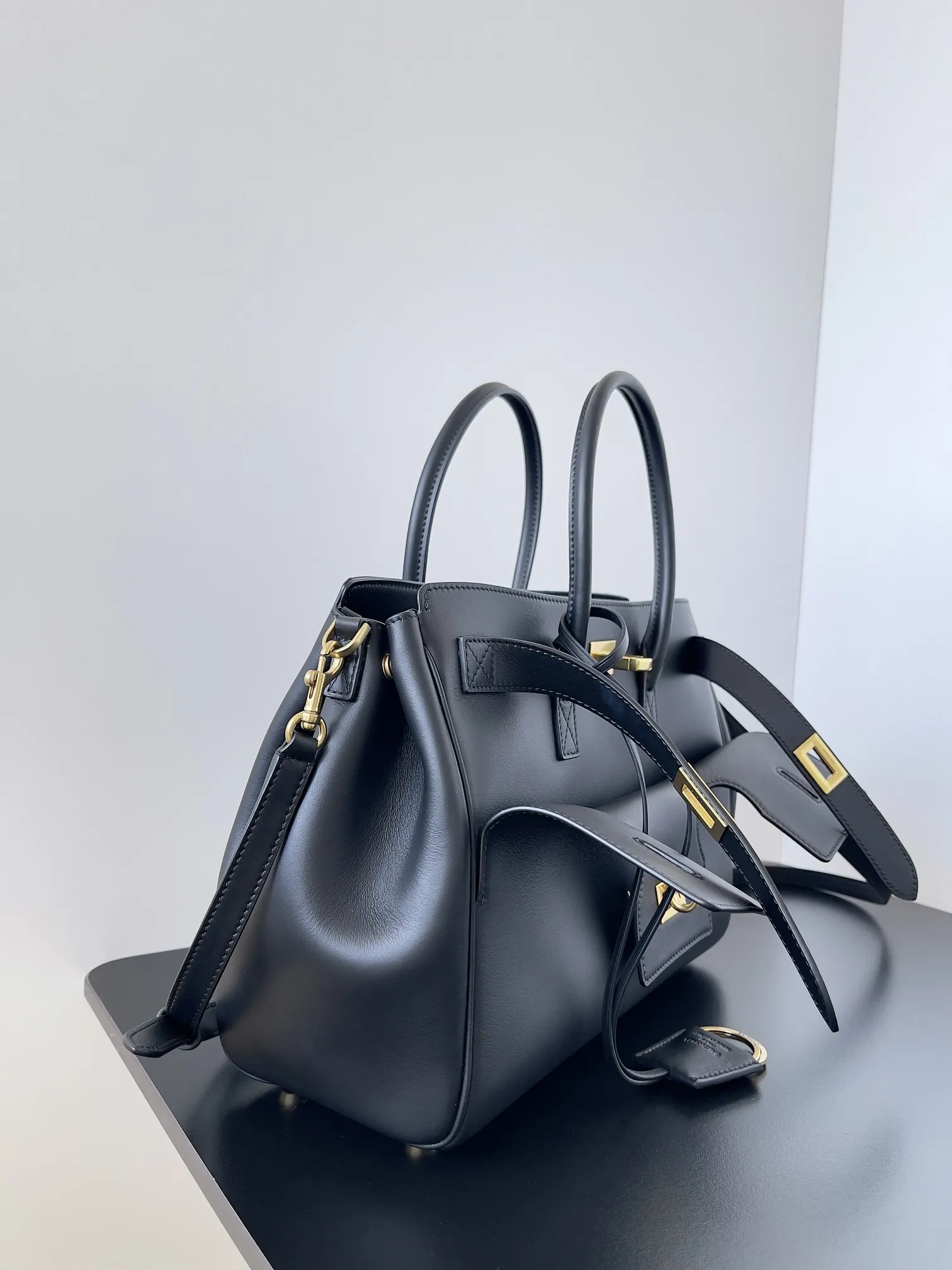 Balenciaga Women's Bel Air Carry All Bag Small in Black 812545 - Image 4
