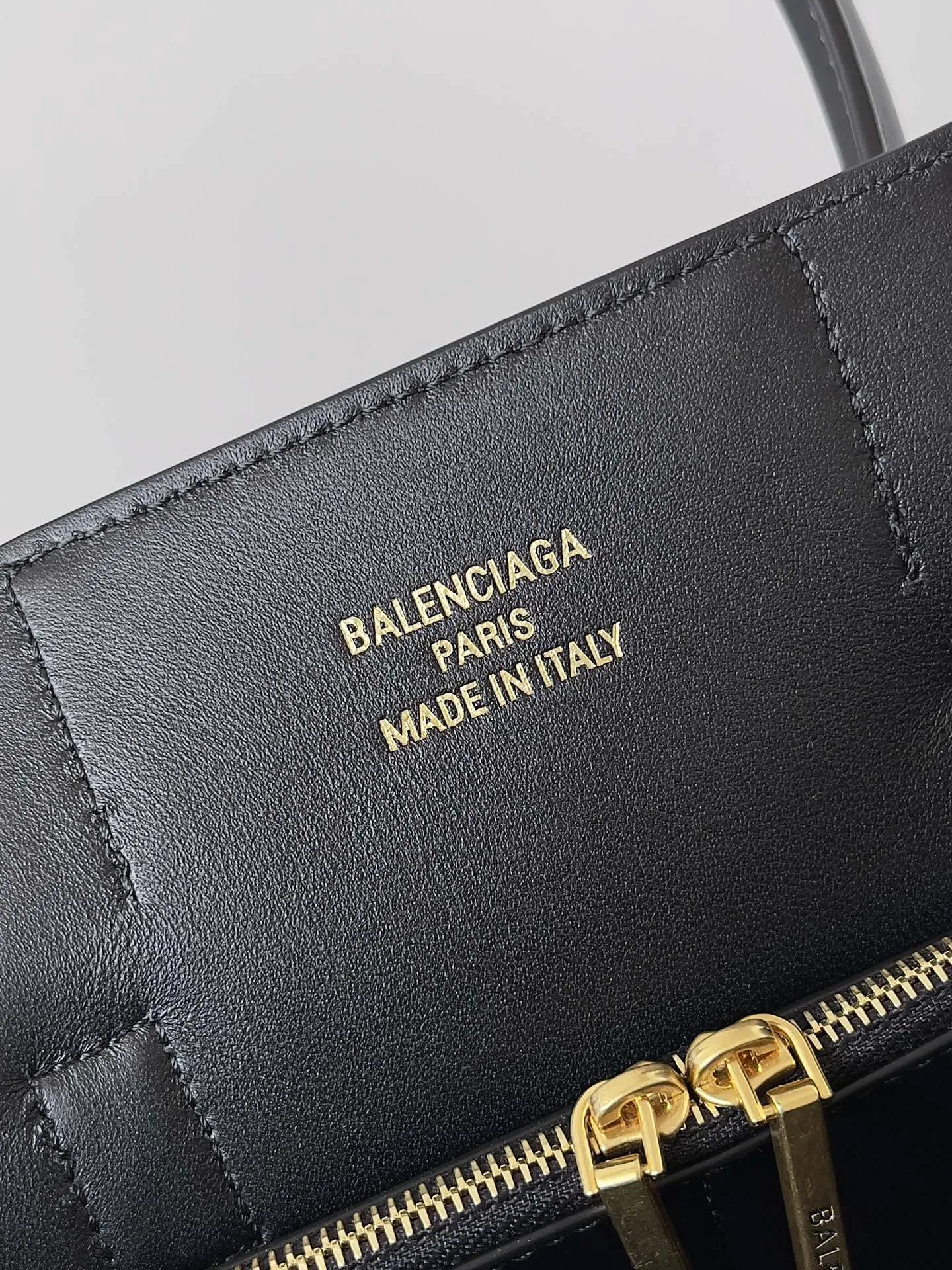 Balenciaga Women's Bel Air Carry All Bag Small in Black 812545 - Image 6