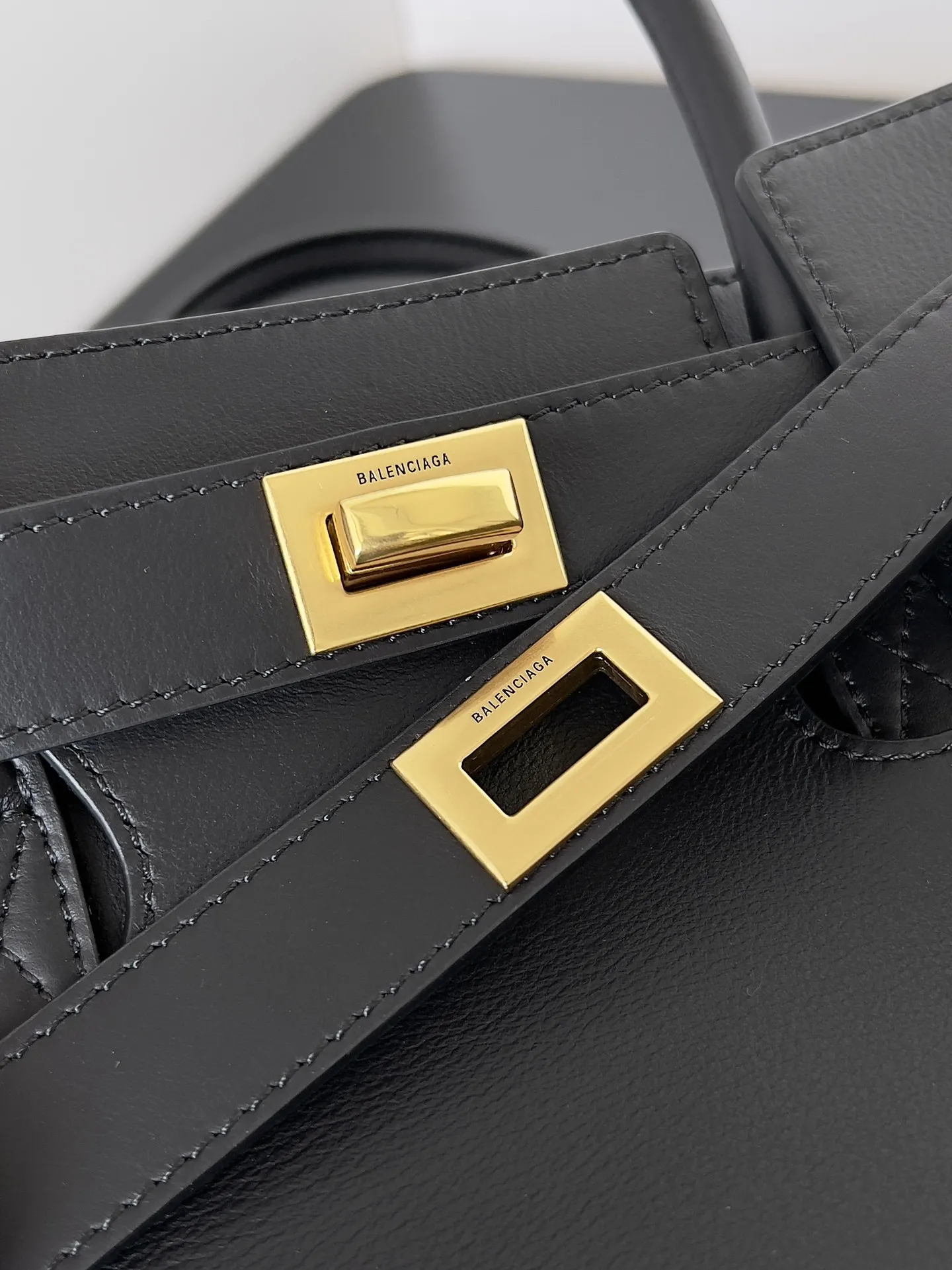 Balenciaga Women's Bel Air Carry All Bag Small in Black 812545 - Image 8