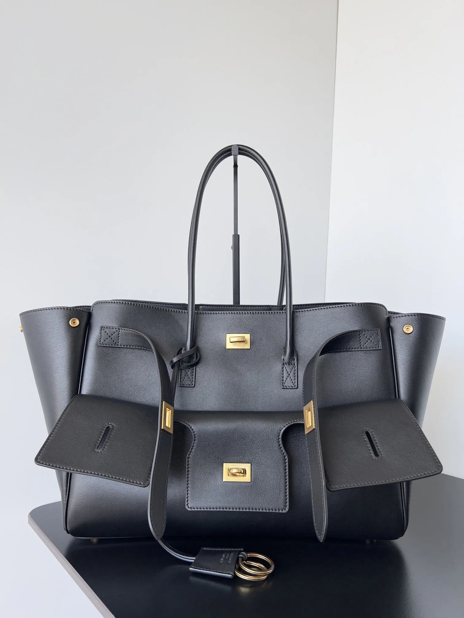 Alternative view of Balenciaga Women's Bel Air Carry All Bag Medium in Black 805481