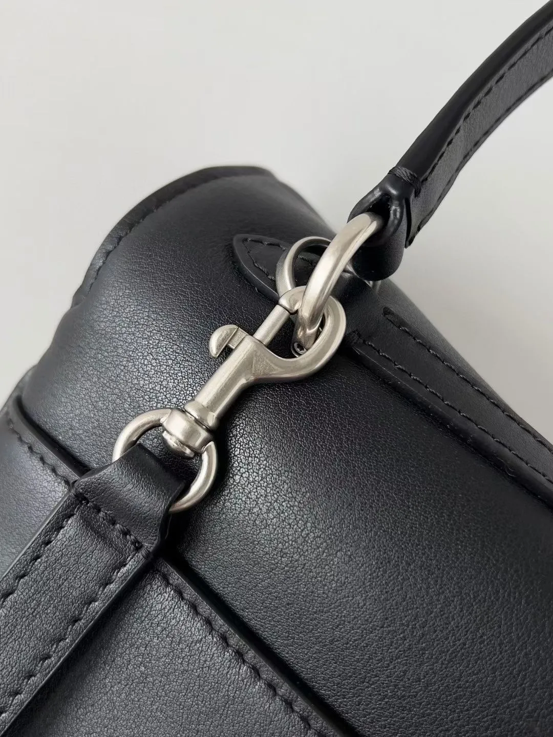 Balenciaga Women's Rodeo Handbag Medium in Black 789772 - 图片 5