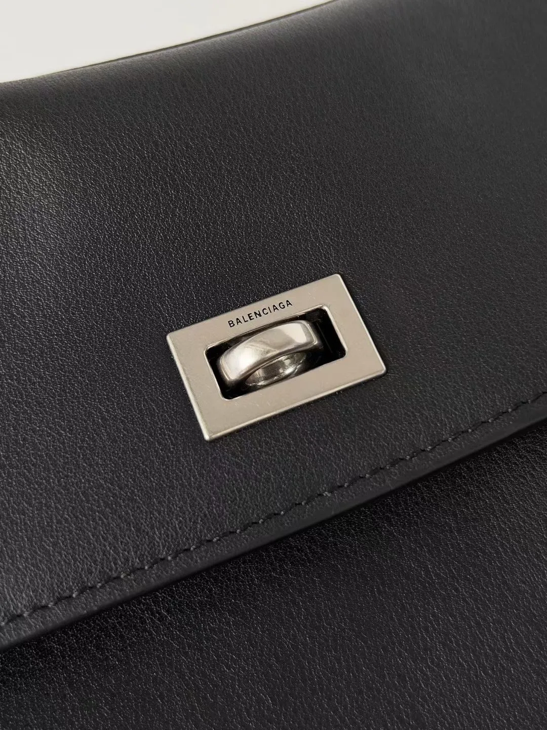 Balenciaga Women's Rodeo Handbag Medium in Black 789772 - 图片 6