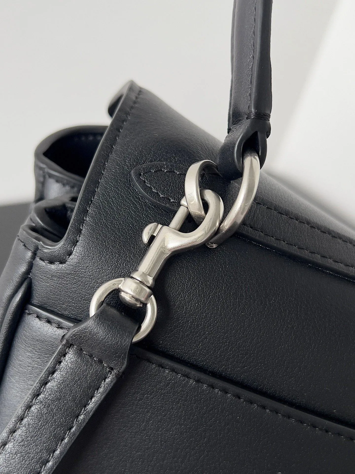 Balenciaga Women's Rodeo Handbag Small in Black 789779 - 图片 8