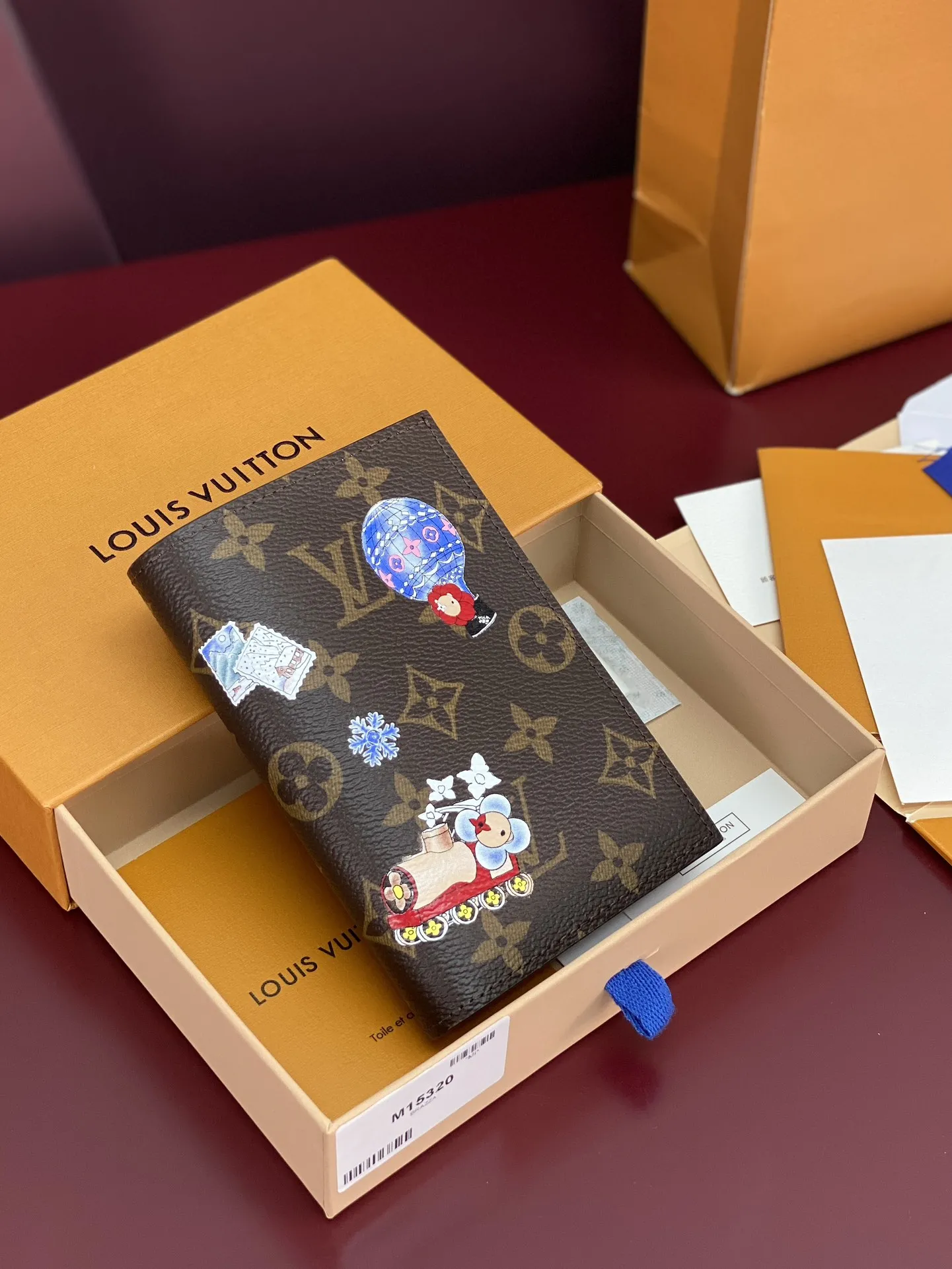 Louis Vuitton Passport Cover M15320 - 图片 2