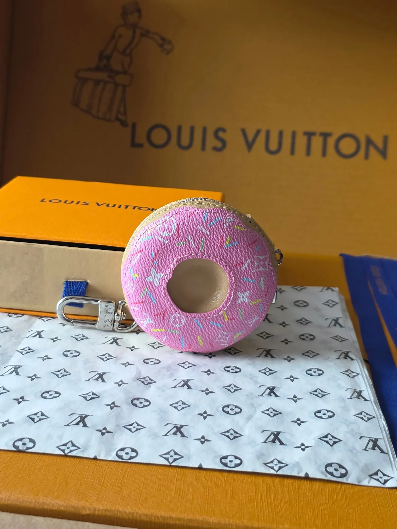 Louis Vuitton Donut handbag charm M02549 - Image 3