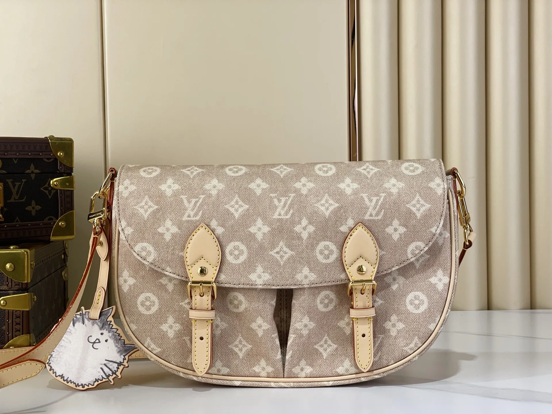 Alternative view of Louis Vuitton Escape M15134