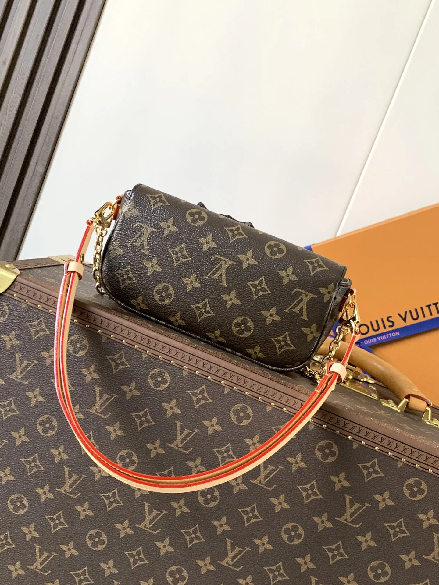 Louis Vuitton Wallet On Chain Ivy M15148 - Image 4