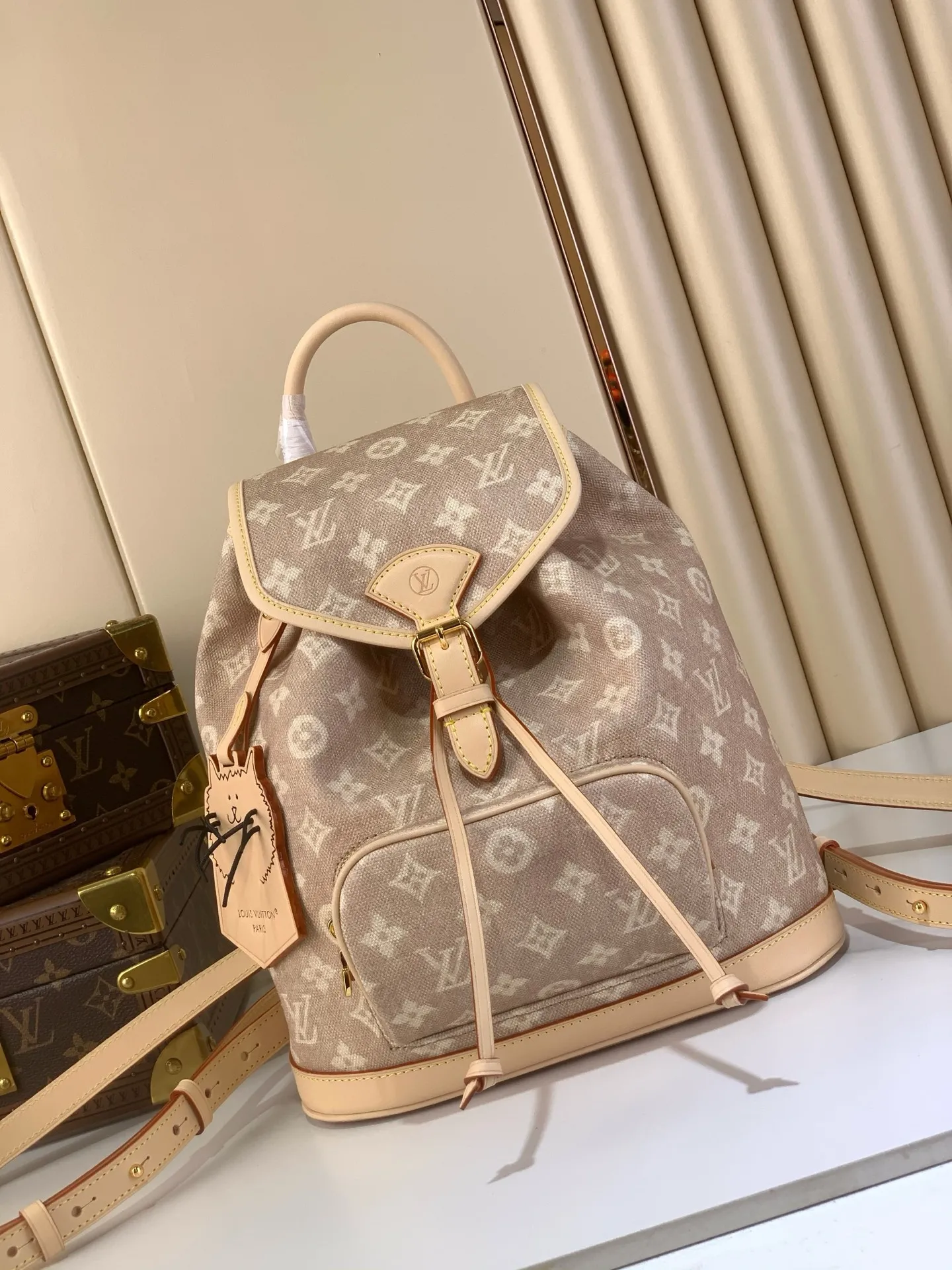 Alternative view of Louis Vuitton Montsouris PM M15135