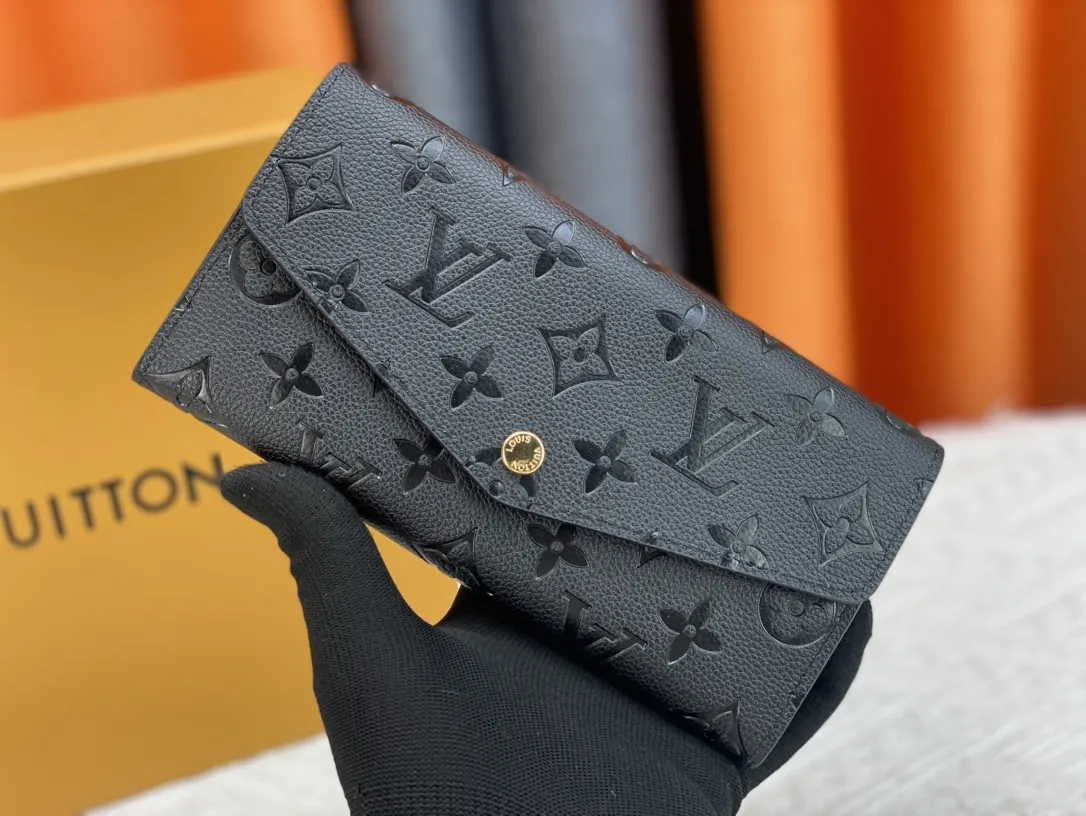 Alternative view of Louis Vuitton Sarah Wallet M61182