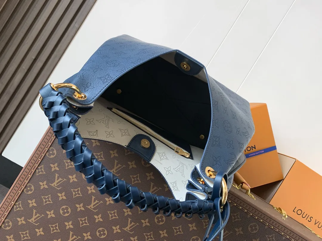 Louis Vuitton Carmel M14310 - Image 9