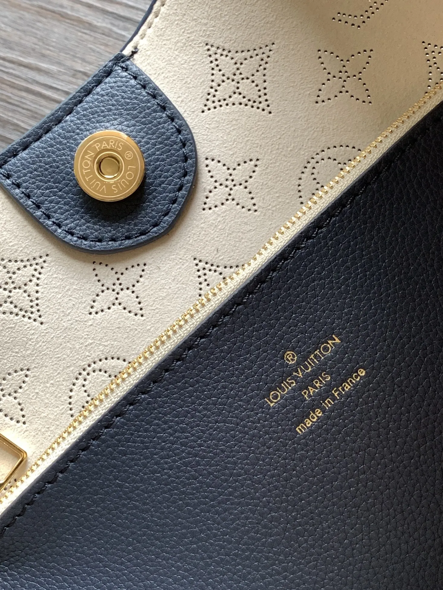 Louis Vuitton Carmel M14310 - Image 10