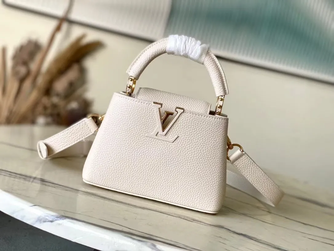 Alternative view of Louis Vuitton Capucines BB M25087