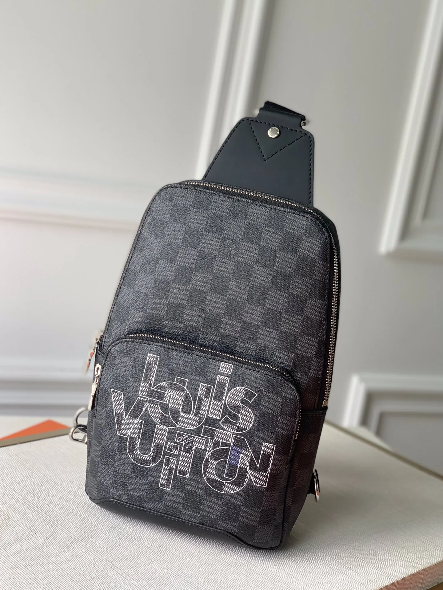 Alternative view of Louis Vuitton Avenue N40274