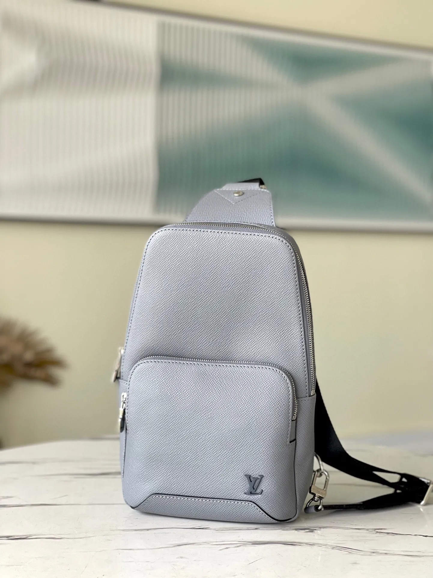Alternative view of Louis Vuitton Avenue M30801