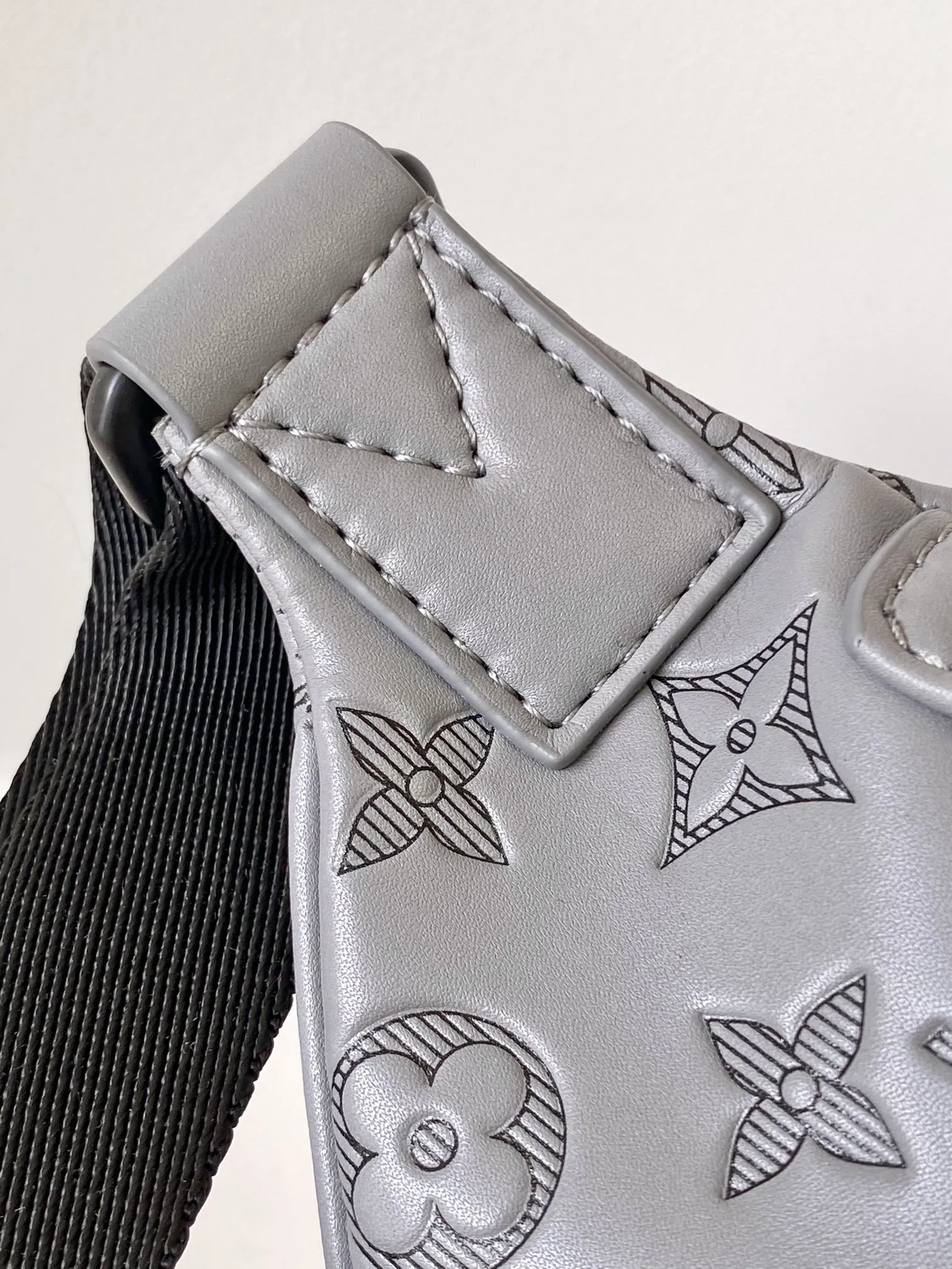 Louis Vuitton Discovery Bumbag M46108 - 图片 7