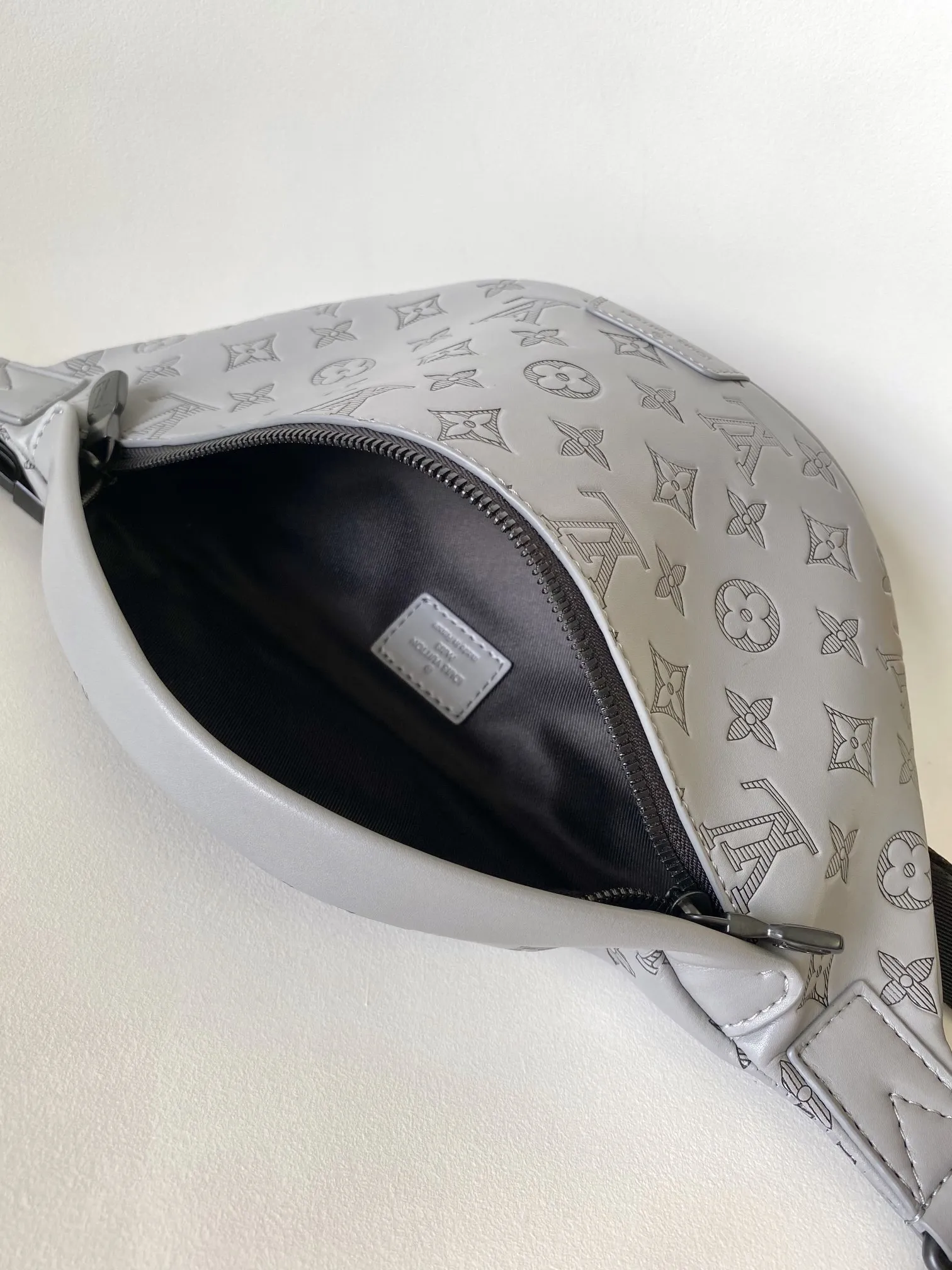 Louis Vuitton Discovery Bumbag M46108 - 图片 9