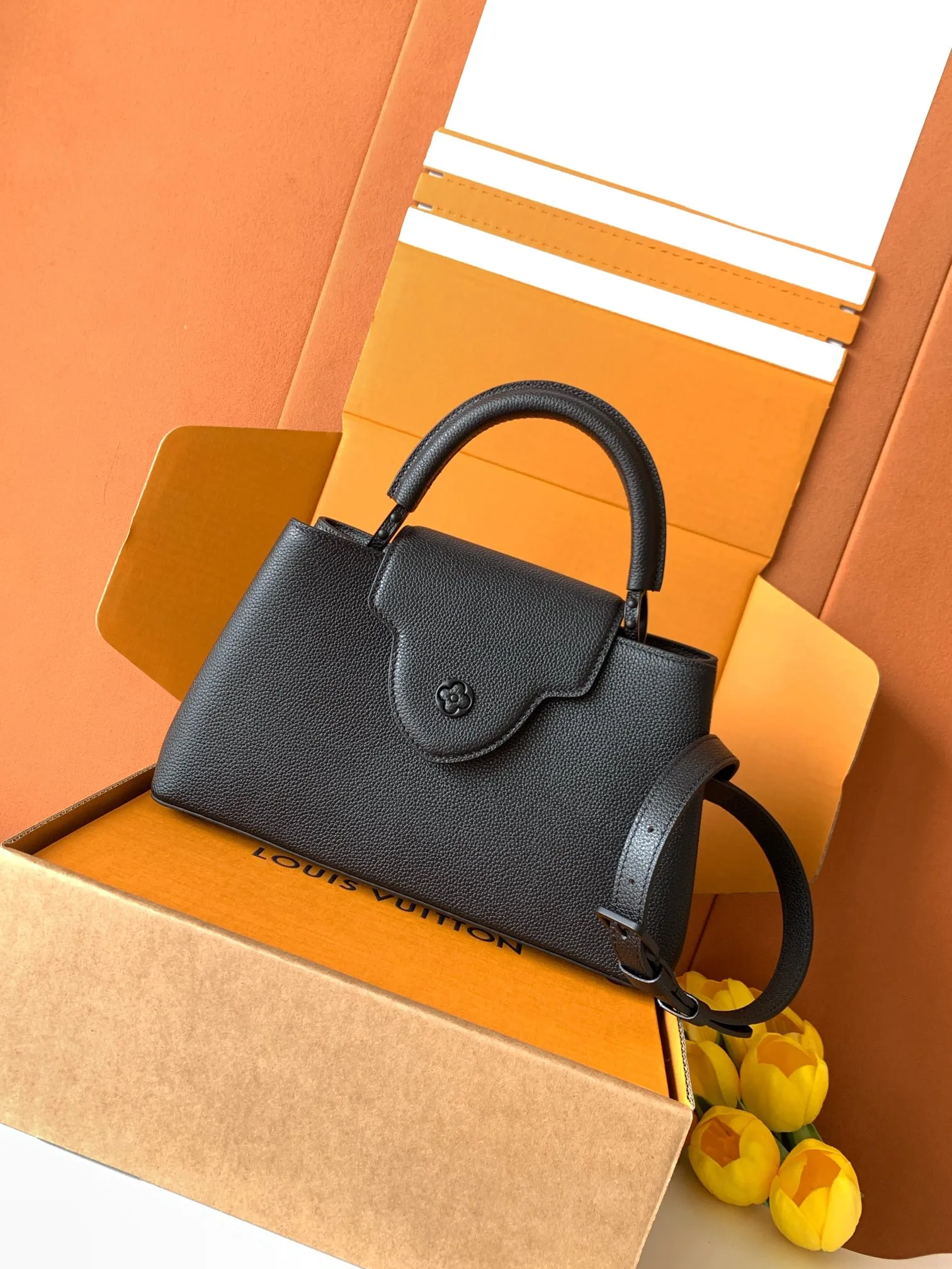 Louis Vuitton Capucines East-West MM M23947 - 图片 12